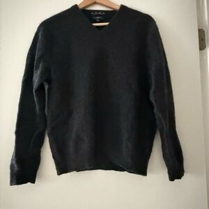 100% Cashmere Gray V-neck Sweater